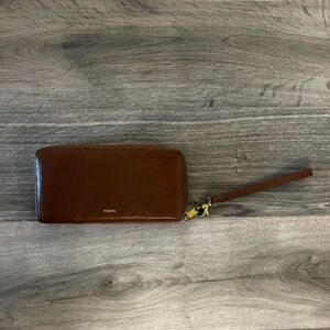 Fossil Women's Logan Leather Zip Around Clutch Wallet with Wristlet Strap